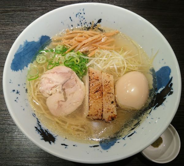「鶏そば＋味玉」@鶏そば 雫一 大袋店の写真