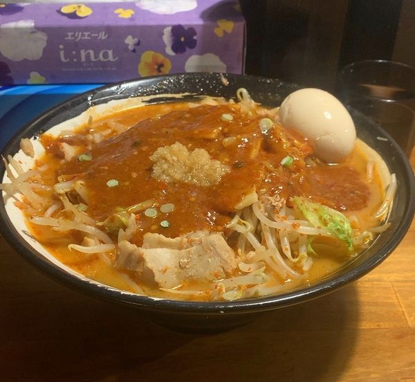 「味玉どて辛めん 野菜増し バラ肉倍増」@どてちん 習志野店の写真