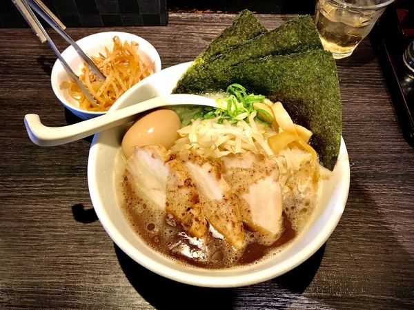 「焦がしとんこつらぁ麺+一心盛り」@麺や 一心の写真