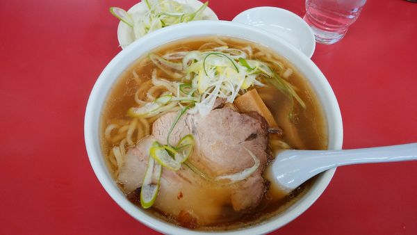 「ラーメン¥800+ネギ¥110+餃子３個¥320-」@一品香 小山の写真