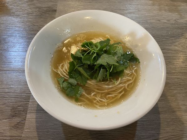 「鯛と昆布の塩ラーメン800円+和え玉200」@ニボシラァメン コハクの写真