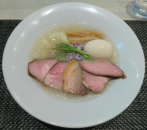 「特製中華蕎麦＜塩＞」@宍道湖しじみ中華蕎麦 琥珀 東京本店の写真