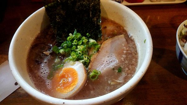 「塩豚骨ラーメン(極細麺」@豚骨らーめん いちご家の写真