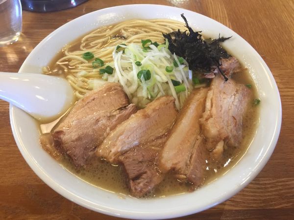 「煮干そば+チャーシュー」@中村屋総本山の写真