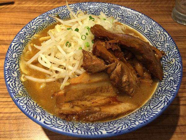 「らーめん+豚2枚」@ラーメン燈郎の写真