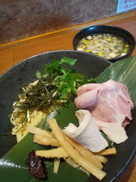 「【限定】桜鰤のざるつけそば900円」@寿製麺よしかわ 川越店の写真