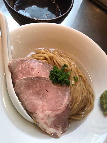 「淡麗帆立煮干昆布水つけ麺 山葵を添えて ざる蕎麦の如く」@さんじの写真