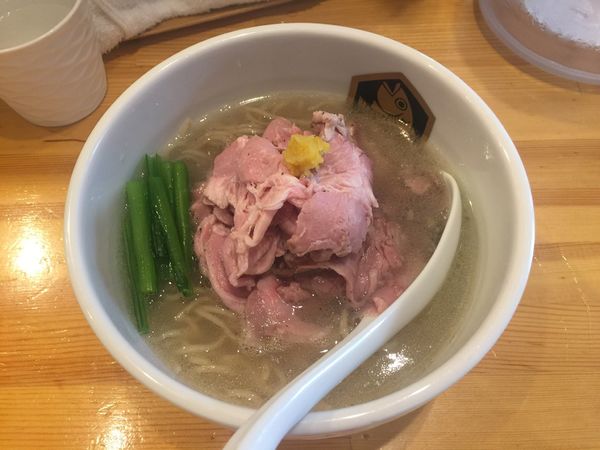 「真鯛らーめん+smokeチャーシュー」@真鯛らーめん 麺魚の写真