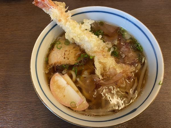 「天ぷらラーメン 630円+おでん80円x２」@麺類・お食事処 おかだの写真