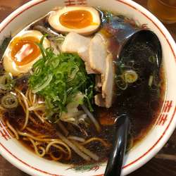 希望軒ブラック（味玉入り）