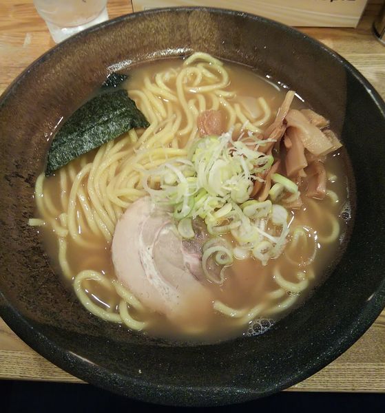「塩らーめん（￥820）」@つけ麺屋 やすべえ 新宿店の写真