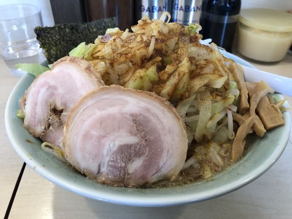 「らーめん(背脂正油)+野菜 980円 麺大盛りサービス」@麺通 若林店の写真