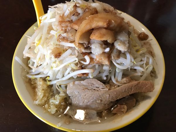 「ラーメン 中」@ラーメン イエロー 新宿御苑前店の写真