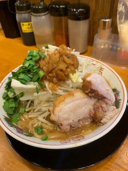 「小ラーメン 780円　ニラ 60円」@らーめんぶっ豚 八王子店の写真