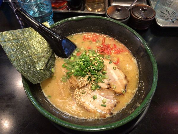 「海老塩らーめん(900円)」@北海道らーめん 味源 立川北口店の写真