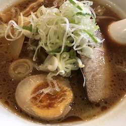 選べる麺(醤油)と半炒飯セット　980円税抜き