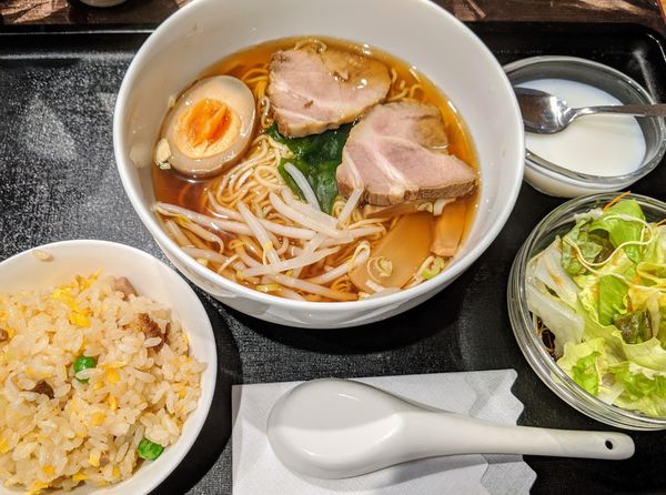 「醤油拉麺＋半チャーハンセット　1,100円」@中国料理 水仙閣の写真