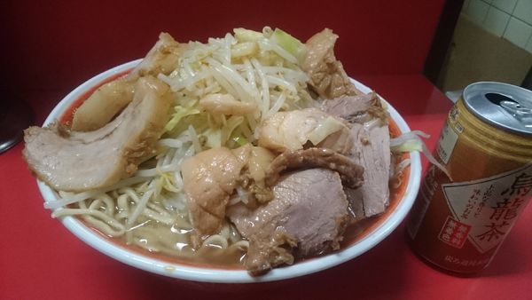 「麺増し・大ぶたダブル・カタカタ・烏龍茶(ヤサイマシカラメ)」@ラーメン二郎 上野毛店の写真