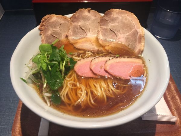 「にほんいち醤油そば+チャーシュー2枚」@麺巧 潮の写真