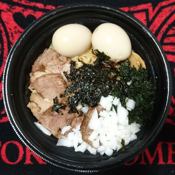 「【テイクアウト】特製汁なしあぶらそば＋大盛＋味玉」@燕三条中華そば ぎと家 武里本店の写真