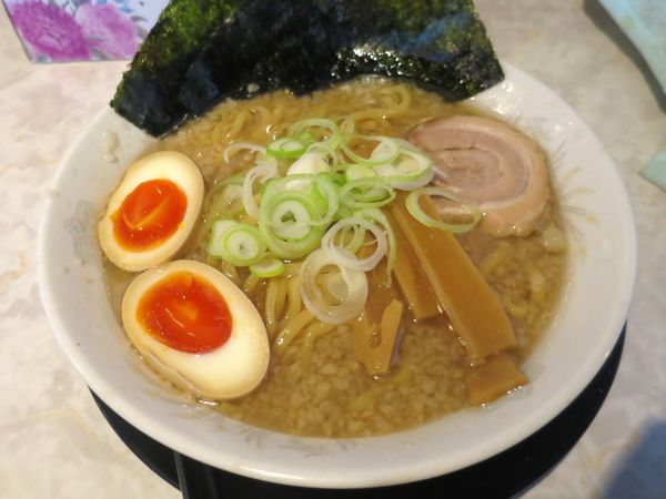 「煮干しらーめん ７３０円 ※太麺」@麺屋けんしんの写真
