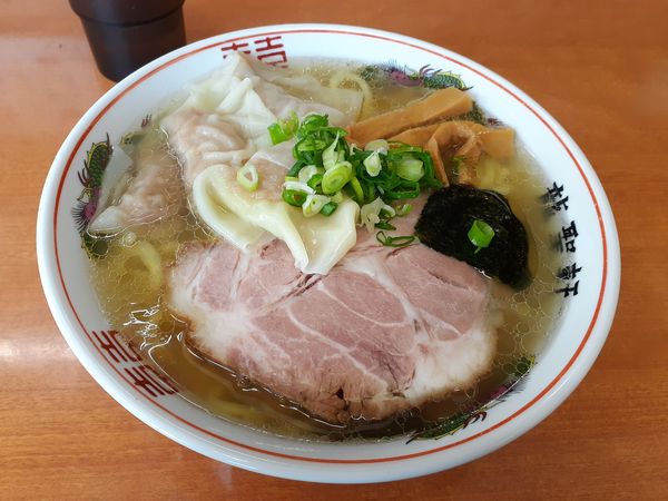 「塩ワンタン麺、大」@龍聖軒の写真