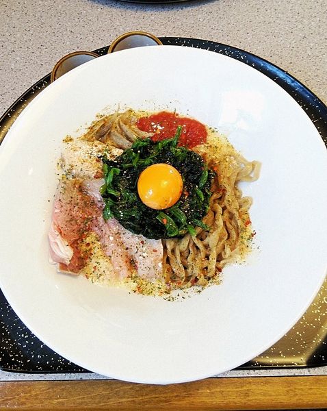 「まぜそば (手揉み麺と塩チーズ) 900円」@らぅめん 愛ごやの写真