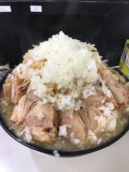 「ラーメン500g¥790豚2枚¥200玉ねぎ¥50」@ラーメン 富次郎 堀町店の写真