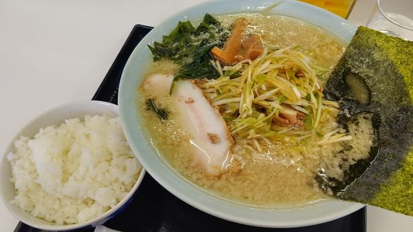 「ネギラーメン890円&ライス130円」@ラーメンショップ 北川辺店の写真