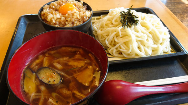 「滝山うどん+特盛り+玉葱ライス」@やさいの食卓 八農菜の写真