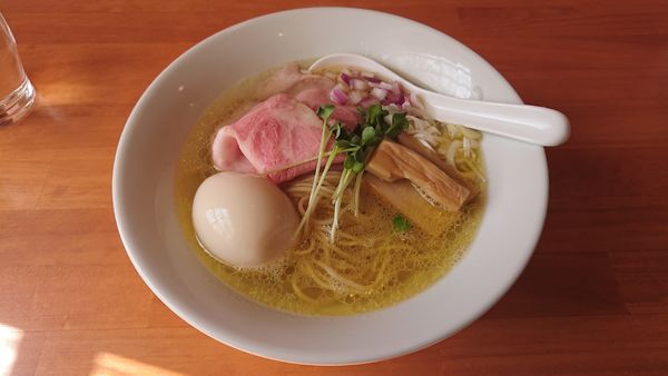 「味玉しおらーめん 800円 + チャーシューごはん 130円」@らーめん コッコの写真