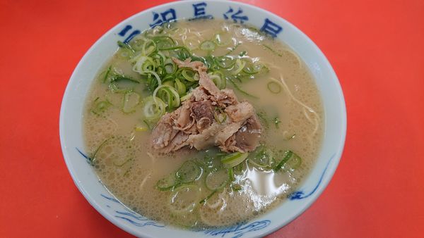 「ラーメン＋替え玉（１５０円）＝７００円」@元祖 長浜屋の写真