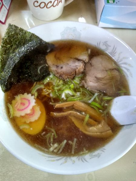 「さっぱり醤油らーめん 680円 やま小屋ごはん(小)100円」@古民家 やま小屋らーめんの写真