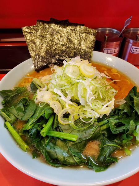 「ラーメン中盛　ねぎ・ほうれんそう」@横浜家系ラーメン 黄金家の写真