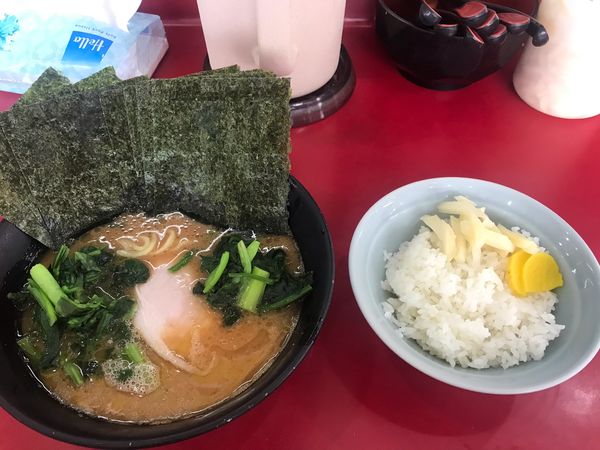 「ラーメン少なめ＋青菜、半ライス」@杉田家 千葉祐光店の写真