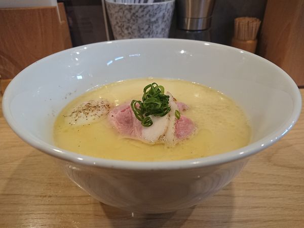 「白トリュフオイル香る鶏白湯麺」@らーめんMAIKAGURAの写真
