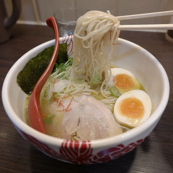 「貝出汁白醤油らーめん EXTRA 980円➕味玉 100円」@麺処 あす花の写真