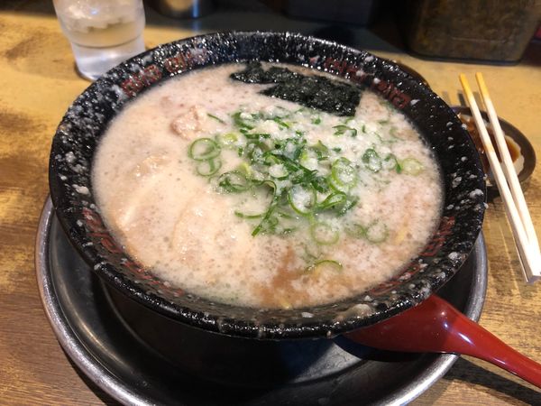 「とんこつラーメン」@無鉄砲 大阪店の写真