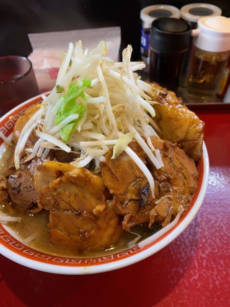 「超二郎1,050円＋厚切り煮豚150円」@ラーメン異国龍の写真