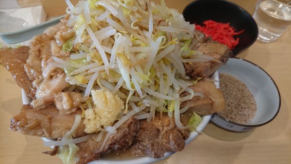 「たまブー郎  豚増し」@ラーメンぶたまるの写真