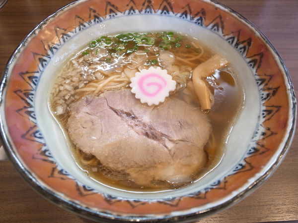 「鶏だし魚介系醤油らーめん…650円」@石臼玄麦自家製らーめん 丸竈の写真