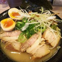 特製ラーメン 大盛、ネギ増しサービス