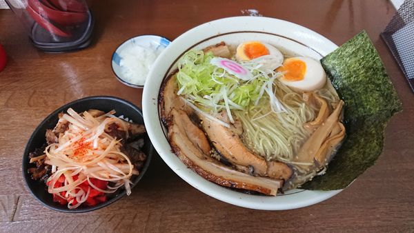「うま塩ラーメン 730円 + 賄いチャーシュー丼 280円」@麺屋こうきの写真
