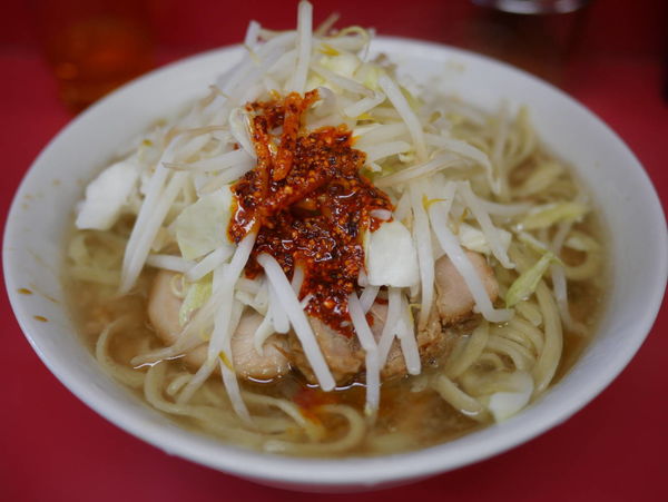 「小 辣油」@ラーメン二郎 千住大橋駅前店の写真