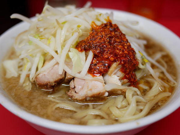 「小 辣油」@ラーメン二郎 千住大橋駅前店の写真