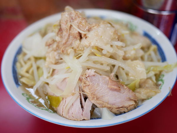 「小 麺硬め＋ヤサイ＋脂」@ラーメン二郎 目黒店の写真