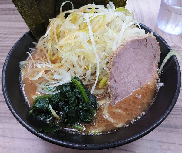 「ネギラーメン(並、800円)」@家系らーめん 武蔵家 川越店の写真