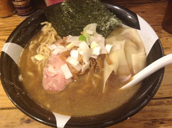 「すごい煮干ラーメン」@すごい煮干ラーメン凪 新宿ゴールデン街店 本館の写真