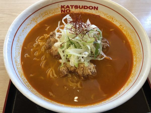 「激辛から揚げらーめん　￥７４８」@かつ丼のかつさと 東浦店の写真