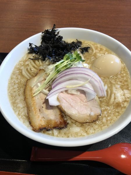 「背脂煮干し中華そば　塩」@中華そば 蓮の華の写真